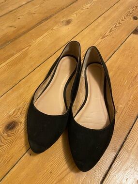 Old Navy Black Pointed Toe Flats with Nude Insole